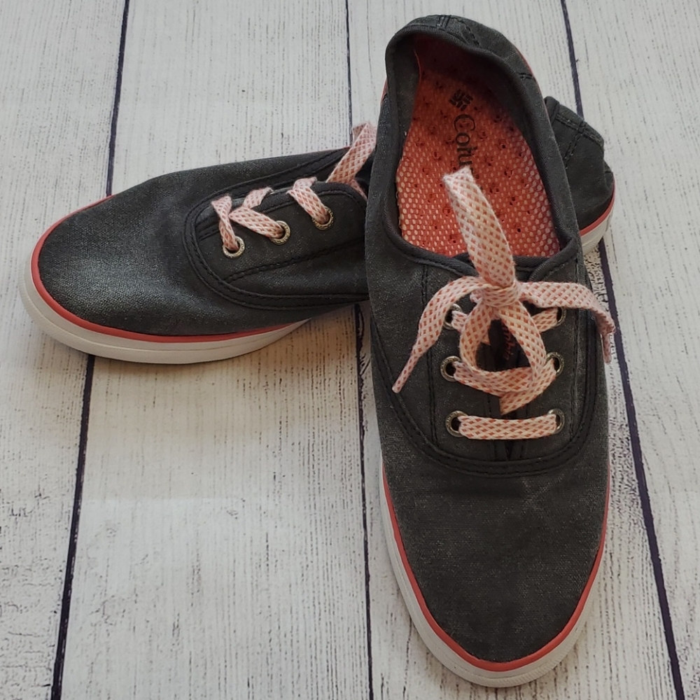 Columbia Grey Distressed Look Tie Up Low Profile Sneakers , size 9